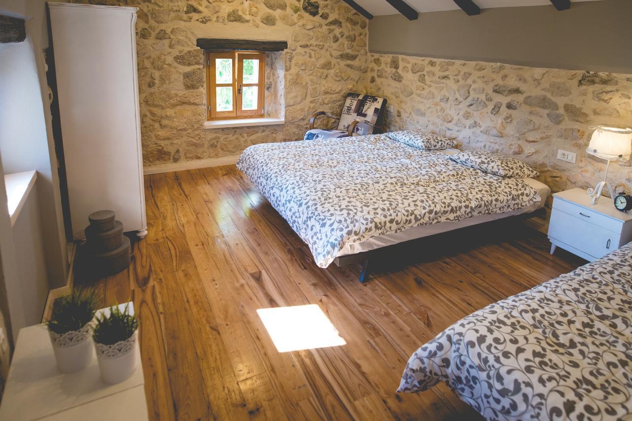 Holiday Home Jela Dobrinj Esterno foto